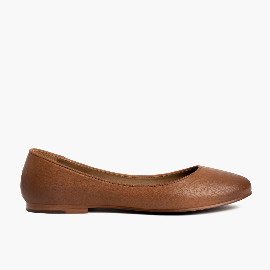 https://cdn.shopify.com/s/files/1/0419/1525/files/1024x1024-Womens-Feliz-Toffee-042723-Side.jpg?v=1683745402