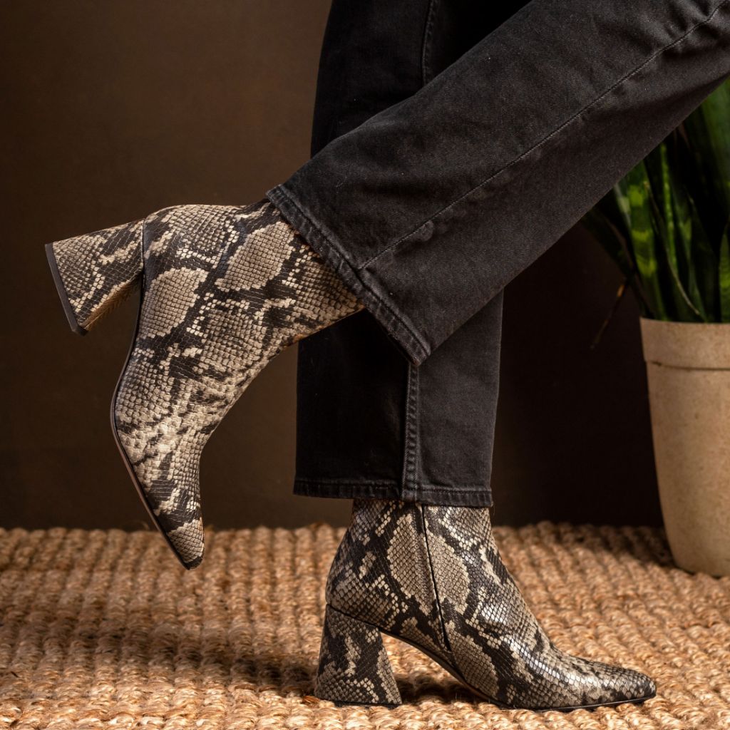 https://cdn.shopify.com/s/files/1/0419/1525/files/1024x1024-Womens-Heartbreaker-Snake-070623-1_71260be9-57a7-43e3-a89c-96a3d2988a16.jpg?v=1688752322