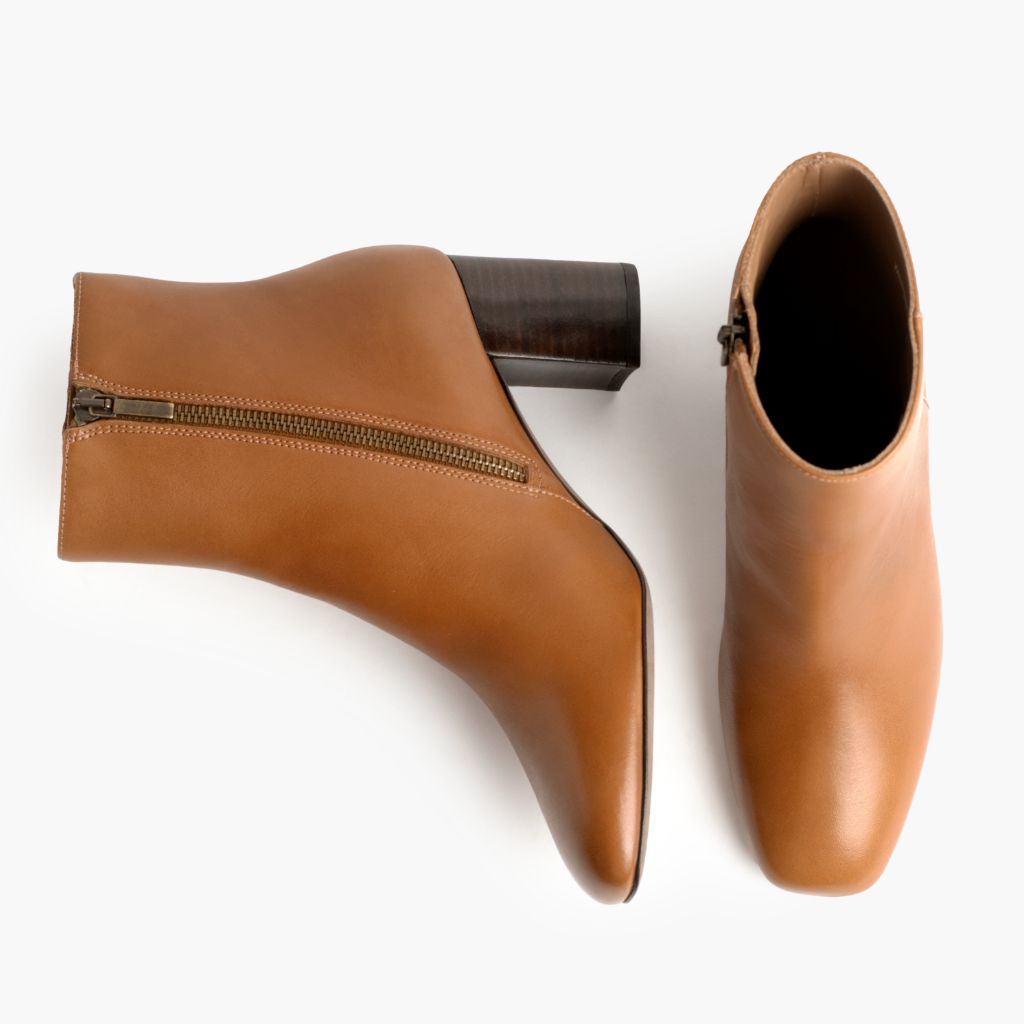 https://cdn.shopify.com/s/files/1/0419/1525/files/1024x1024-Womens-HighStandard-Toffee-080823-Flatlay1.jpg?v=1692046736