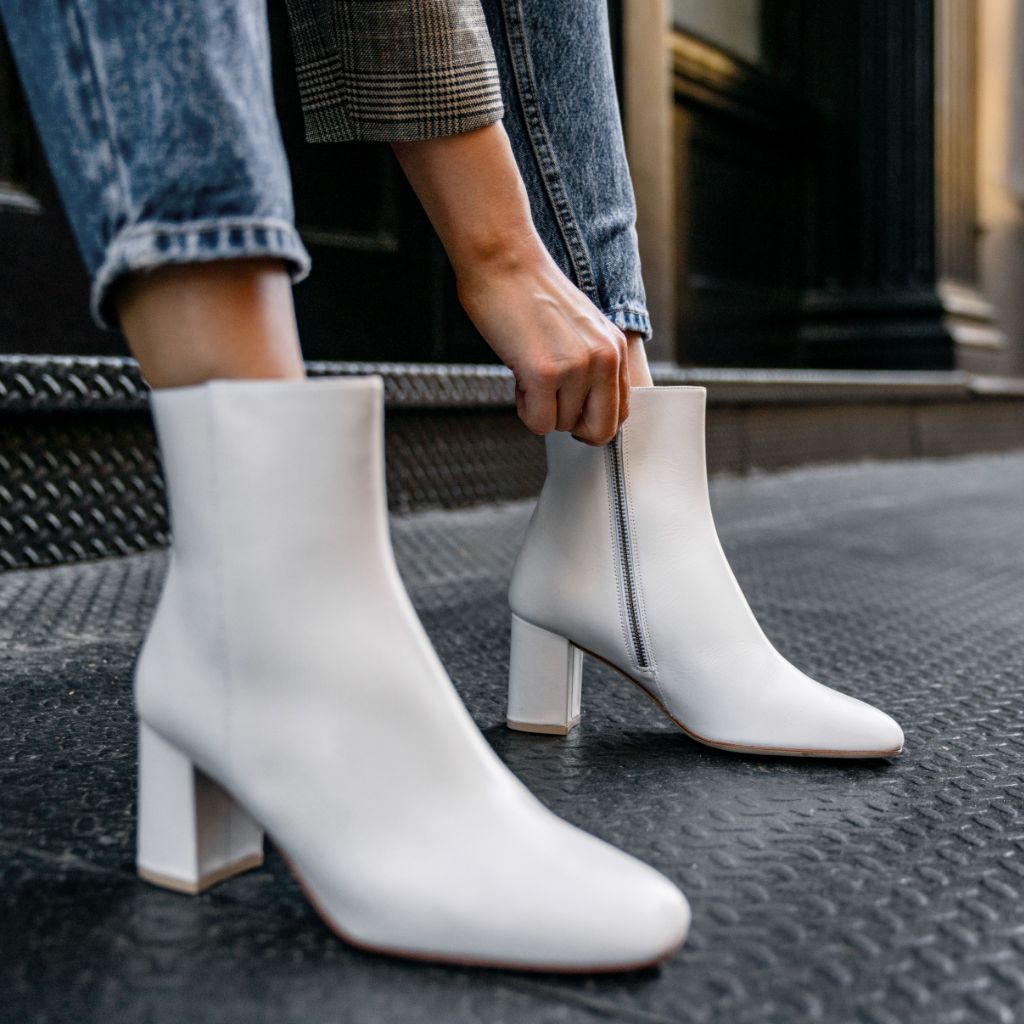https://cdn.shopify.com/s/files/1/0419/1525/files/1024x1024-Womens-HighStandard-White-102423-2.jpg?v=1698686552