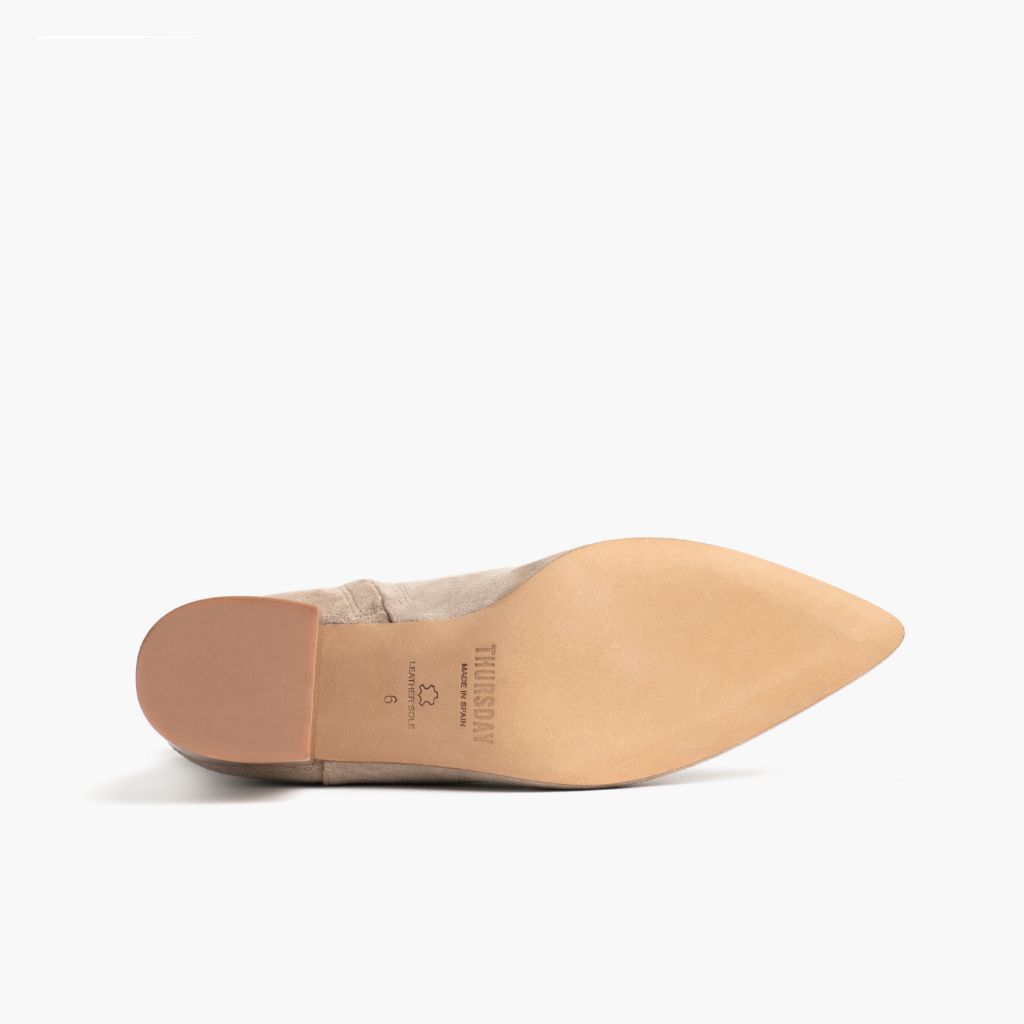 https://cdn.shopify.com/s/files/1/0419/1525/files/1024x1024-Womens-Luna-Sand-011524-Outsole.jpg?v=1706221793