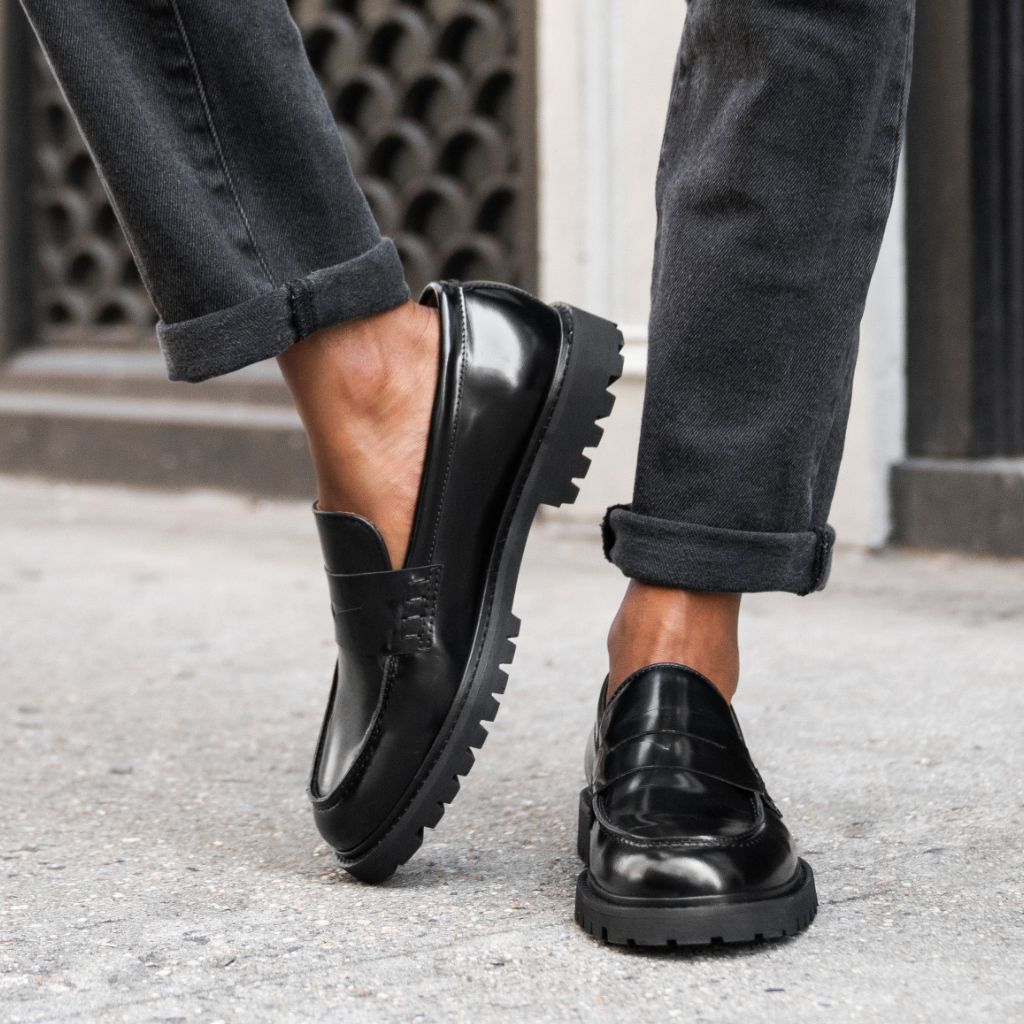 https://cdn.shopify.com/s/files/1/0419/1525/files/1024x1024-Womens-Penny-Black-092123-1.jpg?v=1695664378