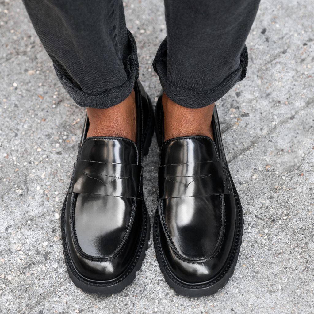https://cdn.shopify.com/s/files/1/0419/1525/files/1024x1024-Womens-Penny-Black-092123-3.jpg?v=1695759306