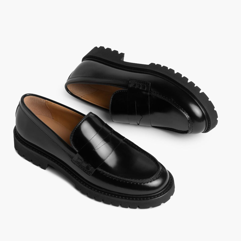 https://cdn.shopify.com/s/files/1/0419/1525/files/1024x1024-Womens-Penny-Black-092123-Flatlay2.jpg?v=1695664365