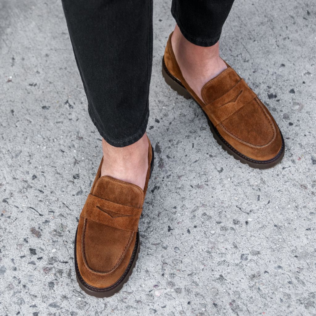 https://cdn.shopify.com/s/files/1/0419/1525/files/1024x1024-Womens-Penny-HoneyBrown-102524-2_e1d84033-b967-4bae-bd90-deb9c2644113.jpg?v=1730313019