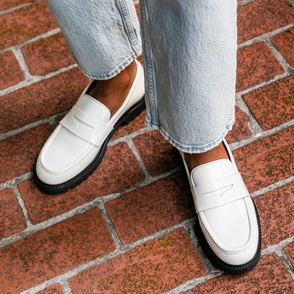 https://cdn.shopify.com/s/files/1/0419/1525/files/1024x1024-Womens-Penny-White-082124-2_41d2c9fc-c7b8-4e70-9cdd-ccd872b9ee5d.jpg?v=1724791759