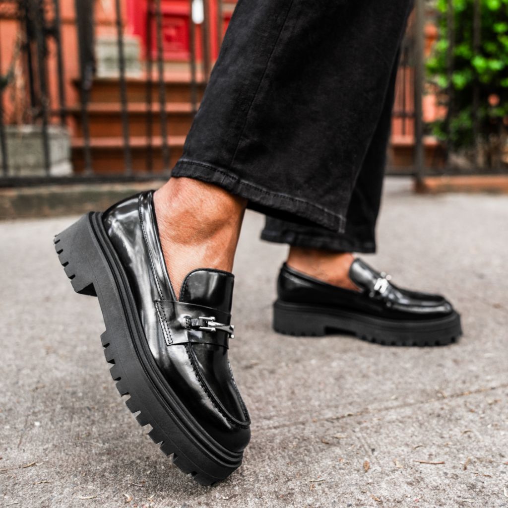 https://cdn.shopify.com/s/files/1/0419/1525/files/1024x1024-Womens-PennyPlatform-BlackSilver-051324-2.jpg?v=1718808612