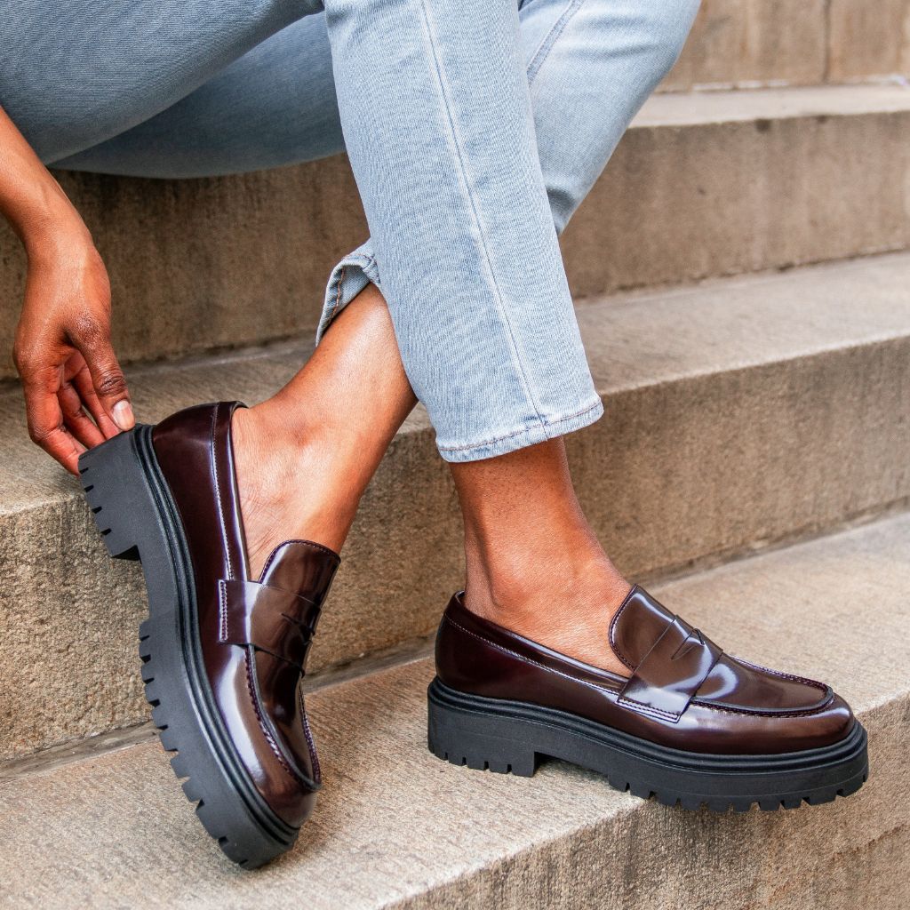 https://cdn.shopify.com/s/files/1/0419/1525/files/1024x1024-Womens-PennyPlatform-Burgundy-052824-1.jpg?v=1718804677