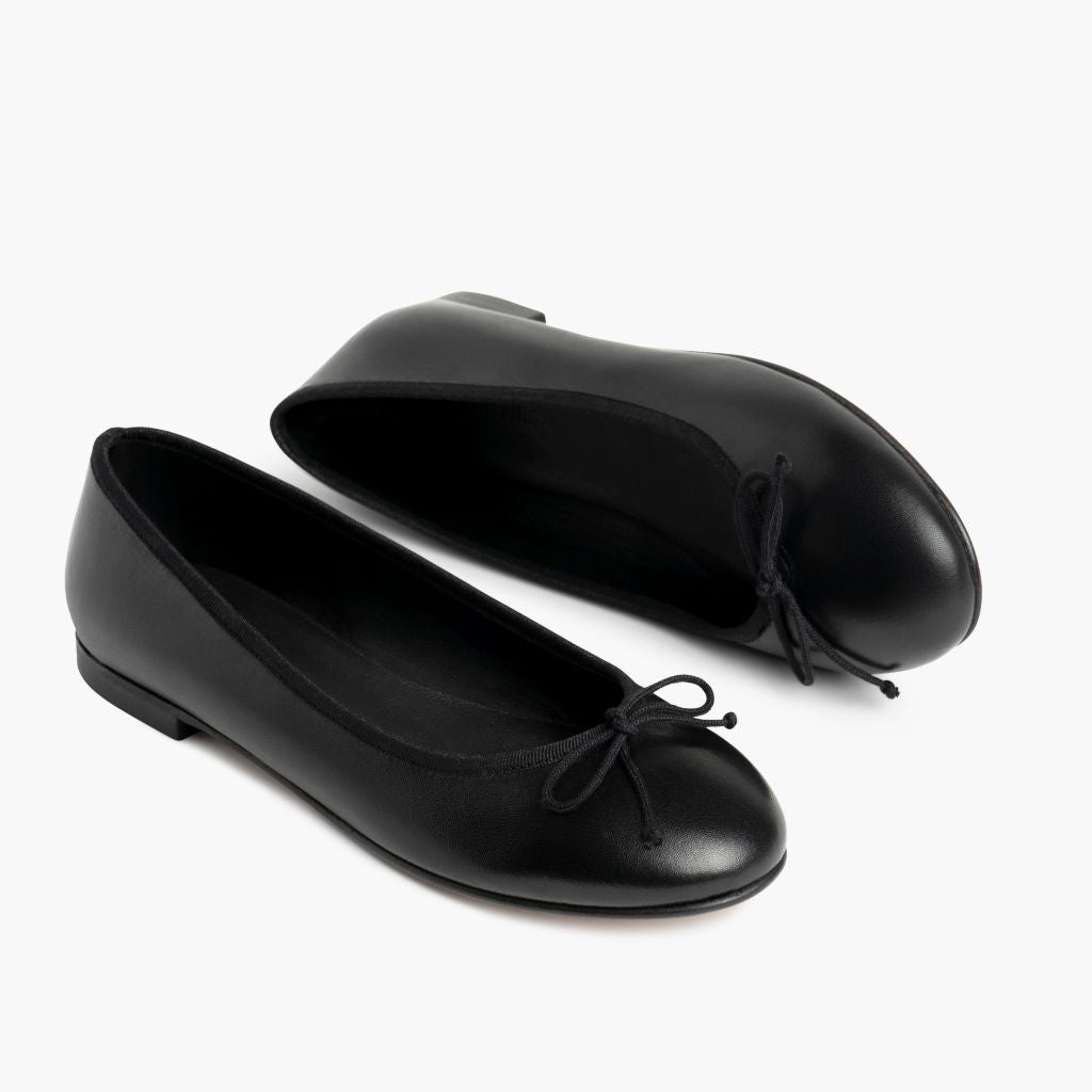 https://cdn.shopify.com/s/files/1/0419/1525/files/1024x1024-Womens-Prima-Black-060123-FlatlayAlt.jpg?v=1687195237