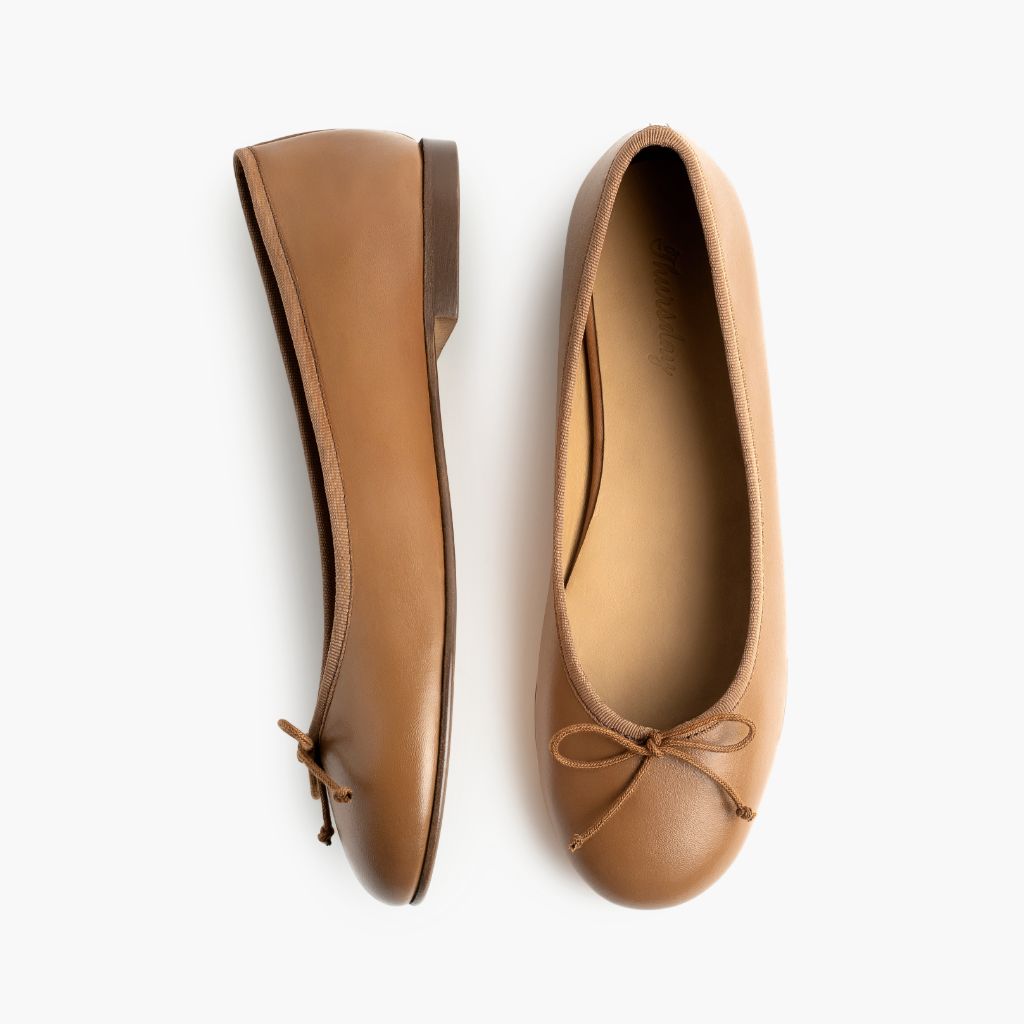 https://cdn.shopify.com/s/files/1/0419/1525/files/1024x1024-Womens-Prima-Cuero-060723-Flatlay1.jpg?v=1687196511