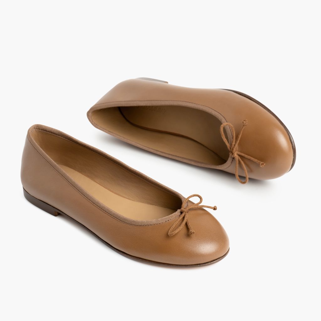 https://cdn.shopify.com/s/files/1/0419/1525/files/1024x1024-Womens-Prima-Cuero-060723-FlatlayAlt.jpg?v=1687196511