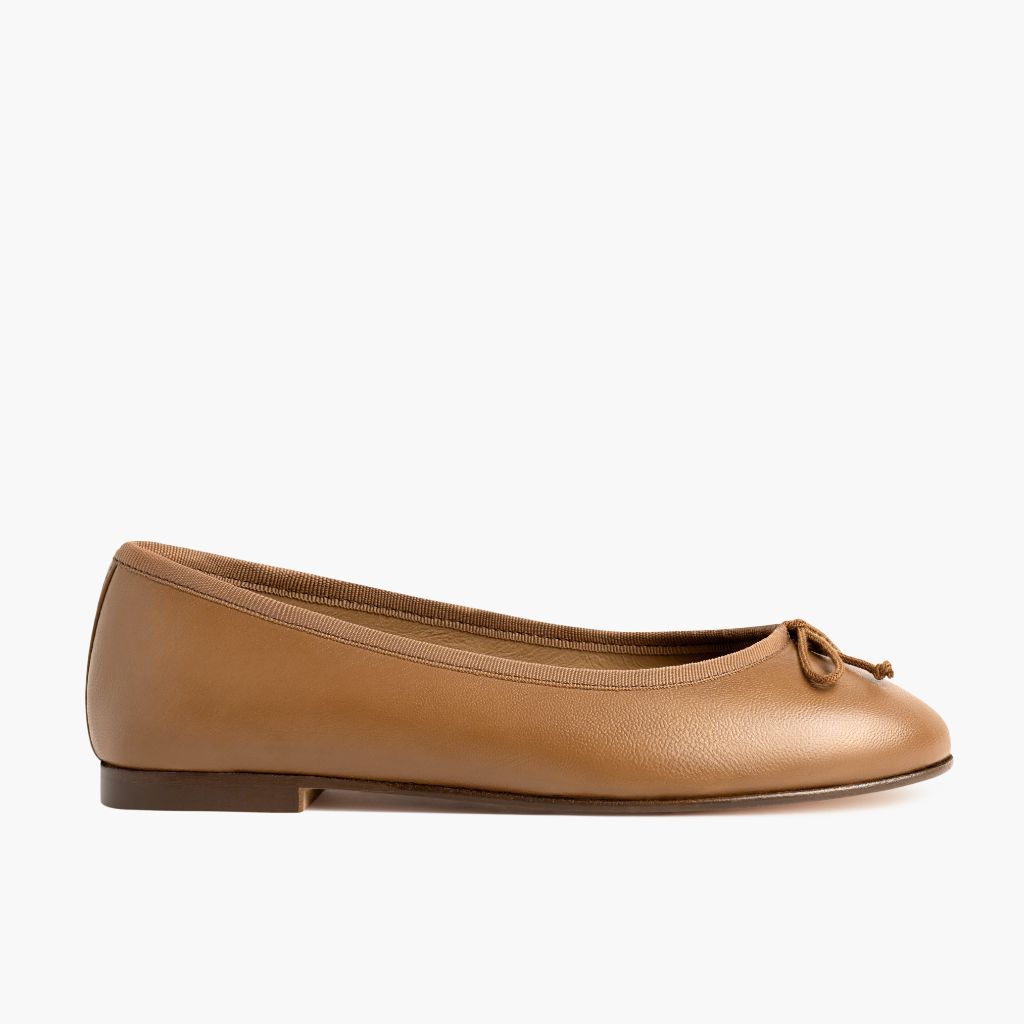 https://cdn.shopify.com/s/files/1/0419/1525/files/1024x1024-Womens-Prima-Cuero-060723-Side.jpg?v=1687196511