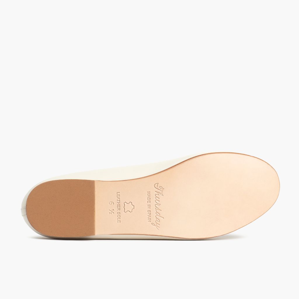 https://cdn.shopify.com/s/files/1/0419/1525/files/1024x1024-Womens-Prima-Ivory-060223-Outsole_99695802-e02f-46b0-864b-f48daffa20da.jpg?v=1687892000