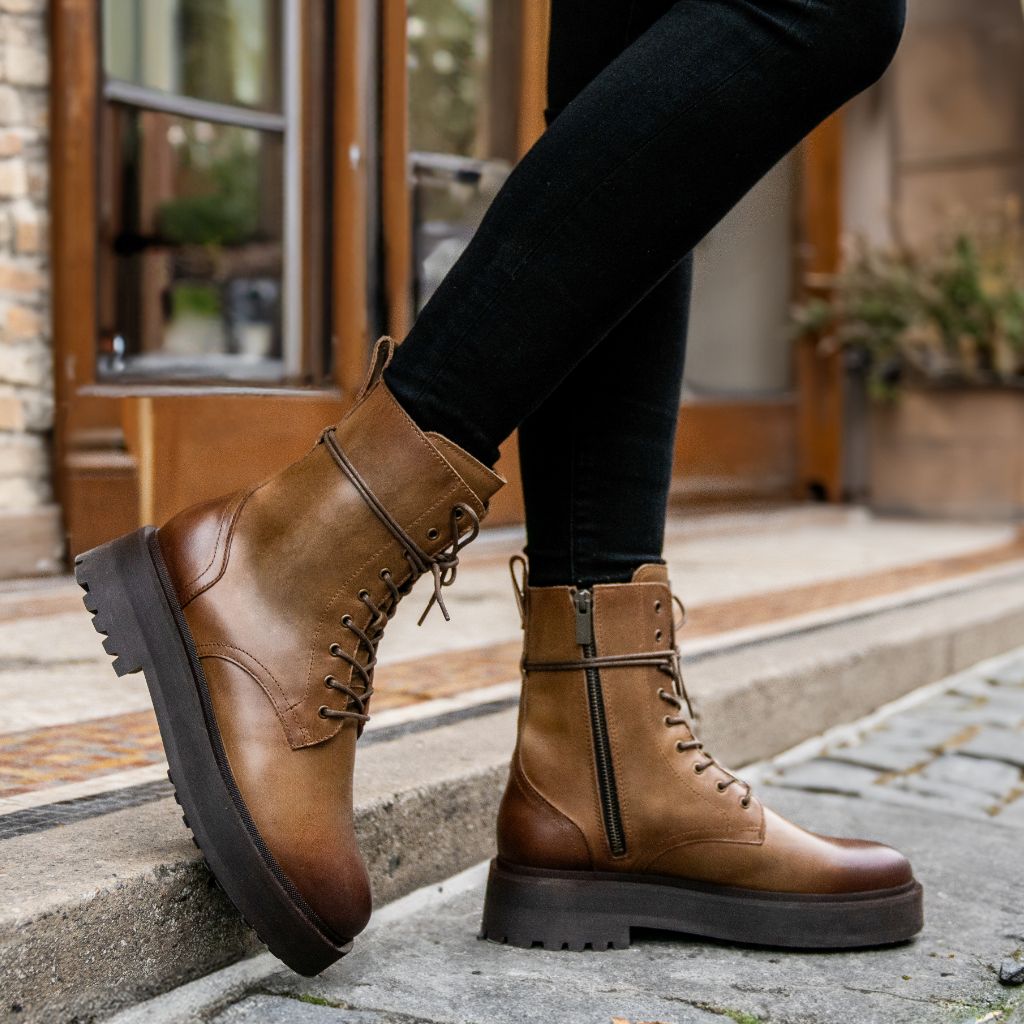 https://cdn.shopify.com/s/files/1/0419/1525/files/1024x1024-Womens-Quest-Natural-011924-1.jpg?v=1706724847