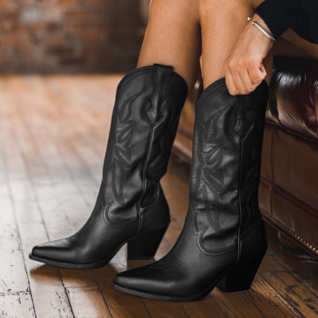 https://cdn.shopify.com/s/files/1/0419/1525/files/1024x1024-Womens-Rodeo-Black-042223-3_a57a1f8b-ef1b-4b86-b290-1478495ba58c.jpg?v=1749251718