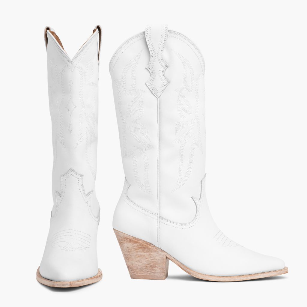 https://cdn.shopify.com/s/files/1/0419/1525/products/1024x1024-Womens-Rodeo-White-051922-Front_Side.jpg?v=1653426159