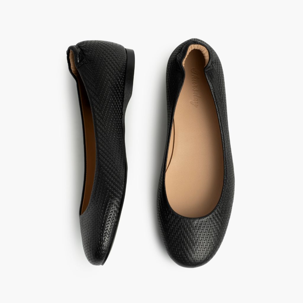 https://cdn.shopify.com/s/files/1/0419/1525/files/1024x1024-Womens-Scrunch-BlackEmbossed-052423-Flatlay1.jpg?v=1689012744