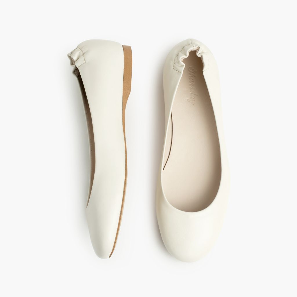 https://cdn.shopify.com/s/files/1/0419/1525/files/1024x1024-Womens-Scrunch-Ivory-052523-Flatlay1.jpg?v=1689014341