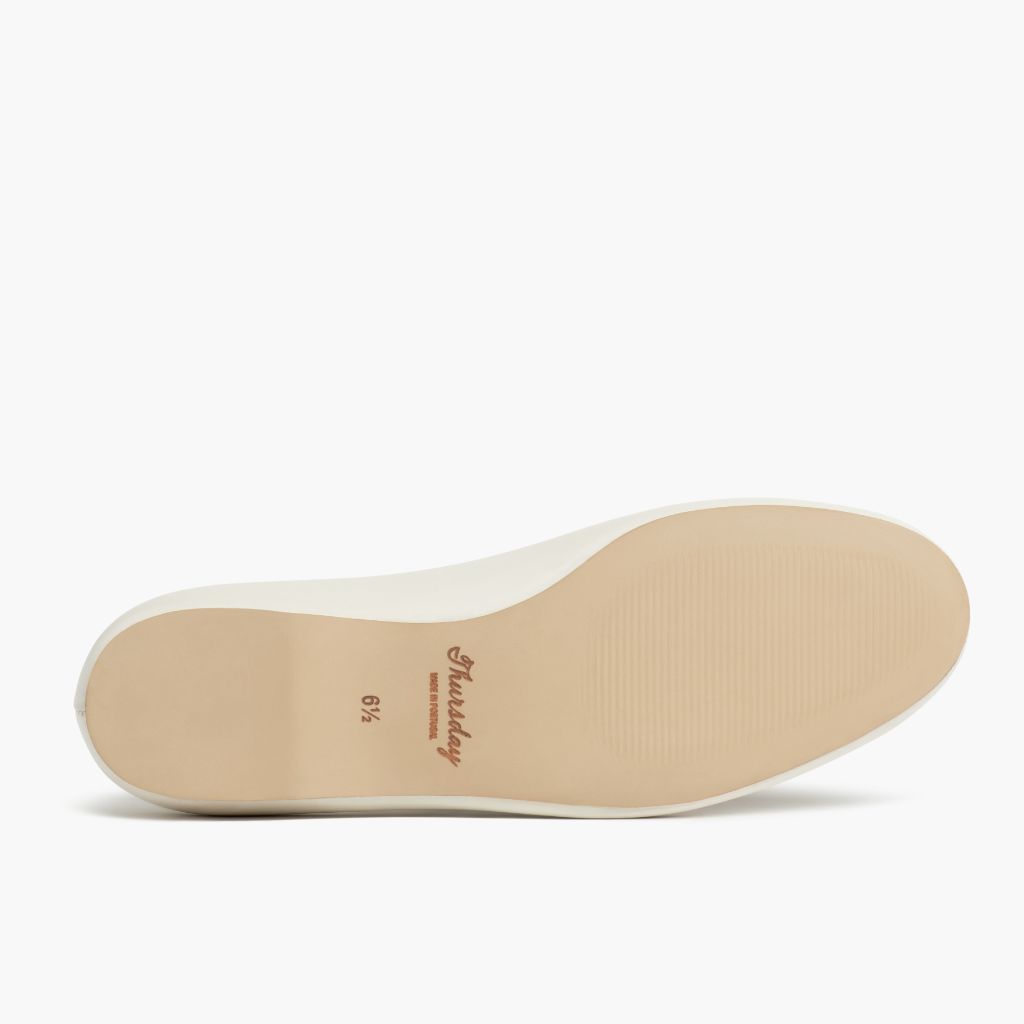 https://cdn.shopify.com/s/files/1/0419/1525/files/1024x1024-Womens-Scrunch-Ivory-052523-Outsole.jpg?v=1689014341