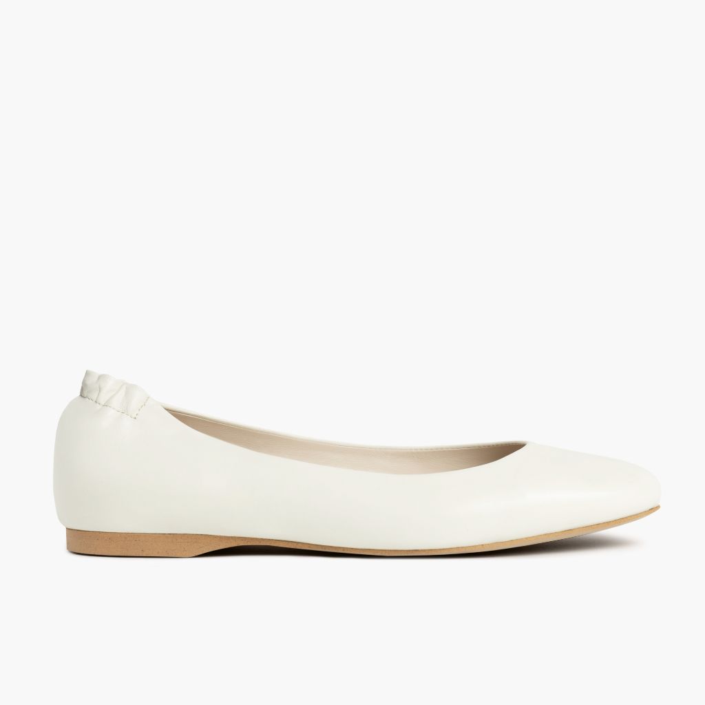 https://cdn.shopify.com/s/files/1/0419/1525/files/1024x1024-Womens-Scrunch-Ivory-052523-SIde.jpg?v=1689014341