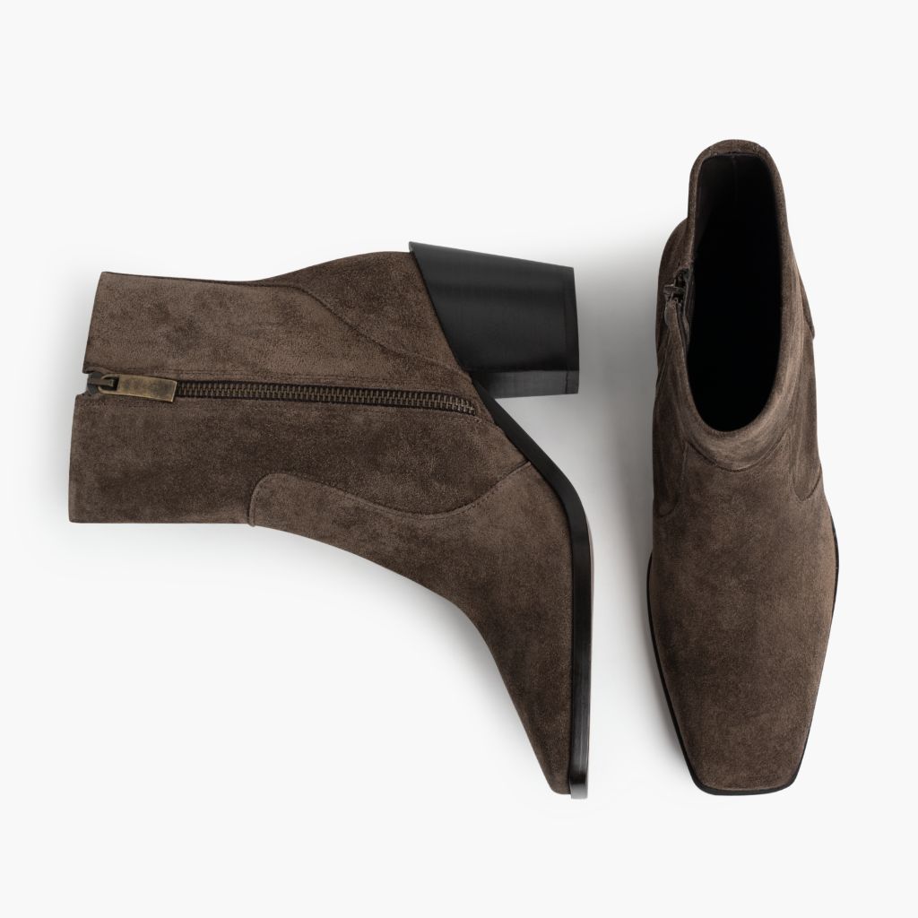 https://cdn.shopify.com/s/files/1/0419/1525/products/1024x1024-Womens-Soho-Aspen-092022-Flatlay1.jpg?v=1664217453