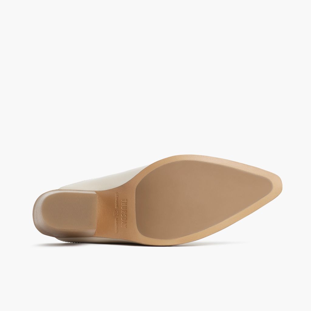 https://cdn.shopify.com/s/files/1/0419/1525/files/1024x1024-Womens-Summer-Ivory-062723-Outsole.jpg?v=1690839222
