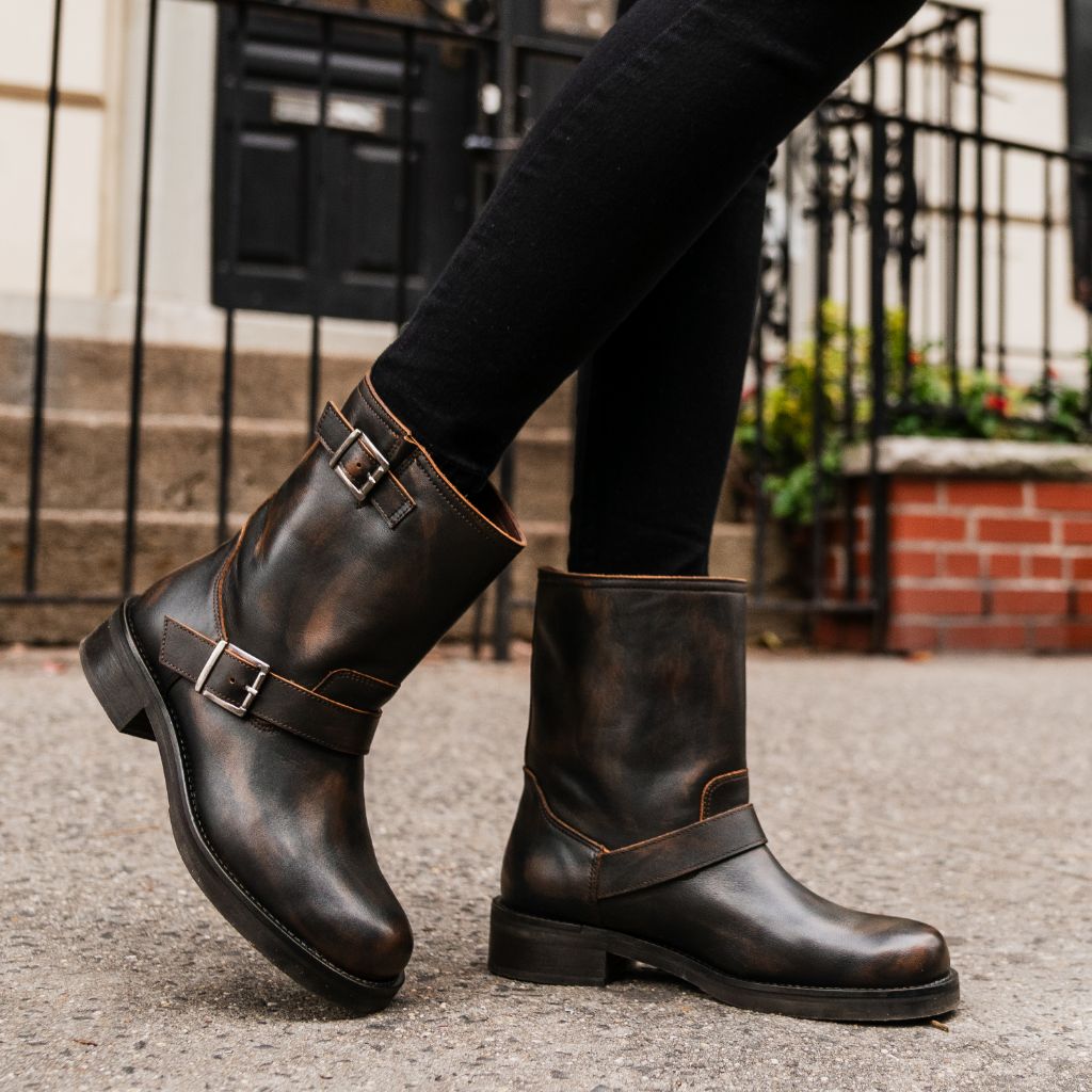 https://cdn.shopify.com/s/files/1/0419/1525/files/1024x1024-Womens-Vandal-VinatgeBrown-111524-1.jpg?v=1732048770