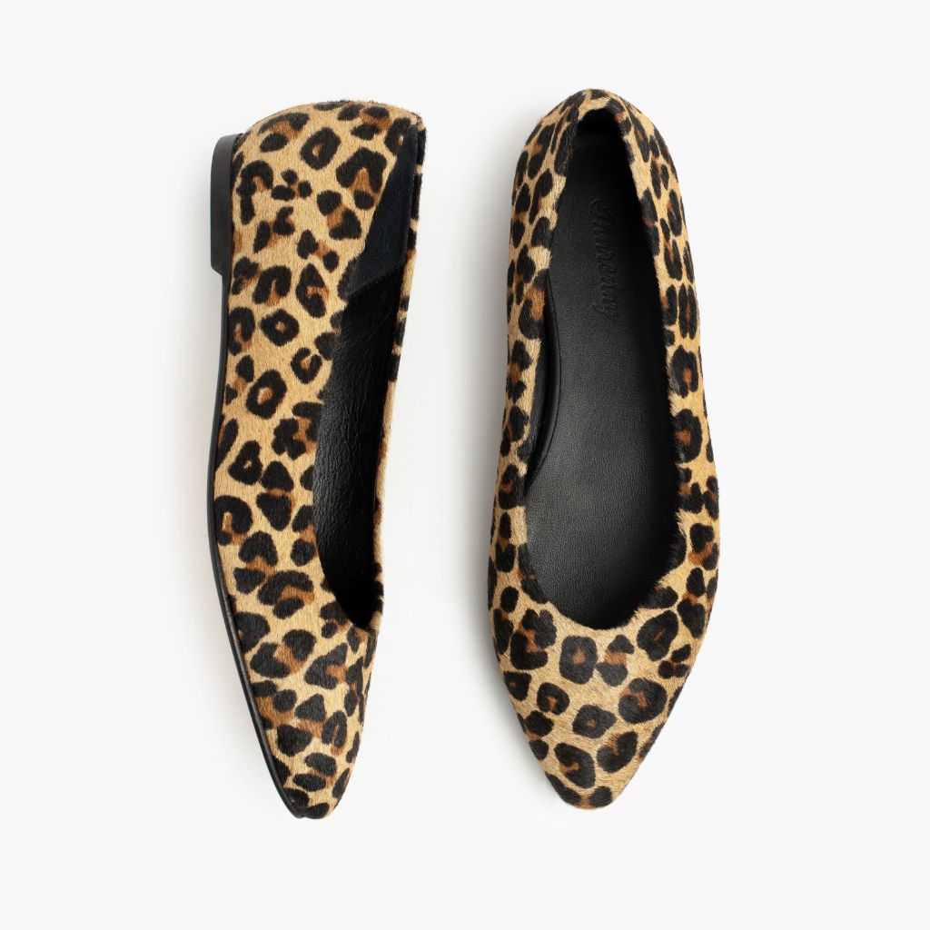 https://cdn.shopify.com/s/files/1/0419/1525/files/1024x1024-Womens-Viva-Leopard-060223-Flatlay1.jpg?v=1687183912