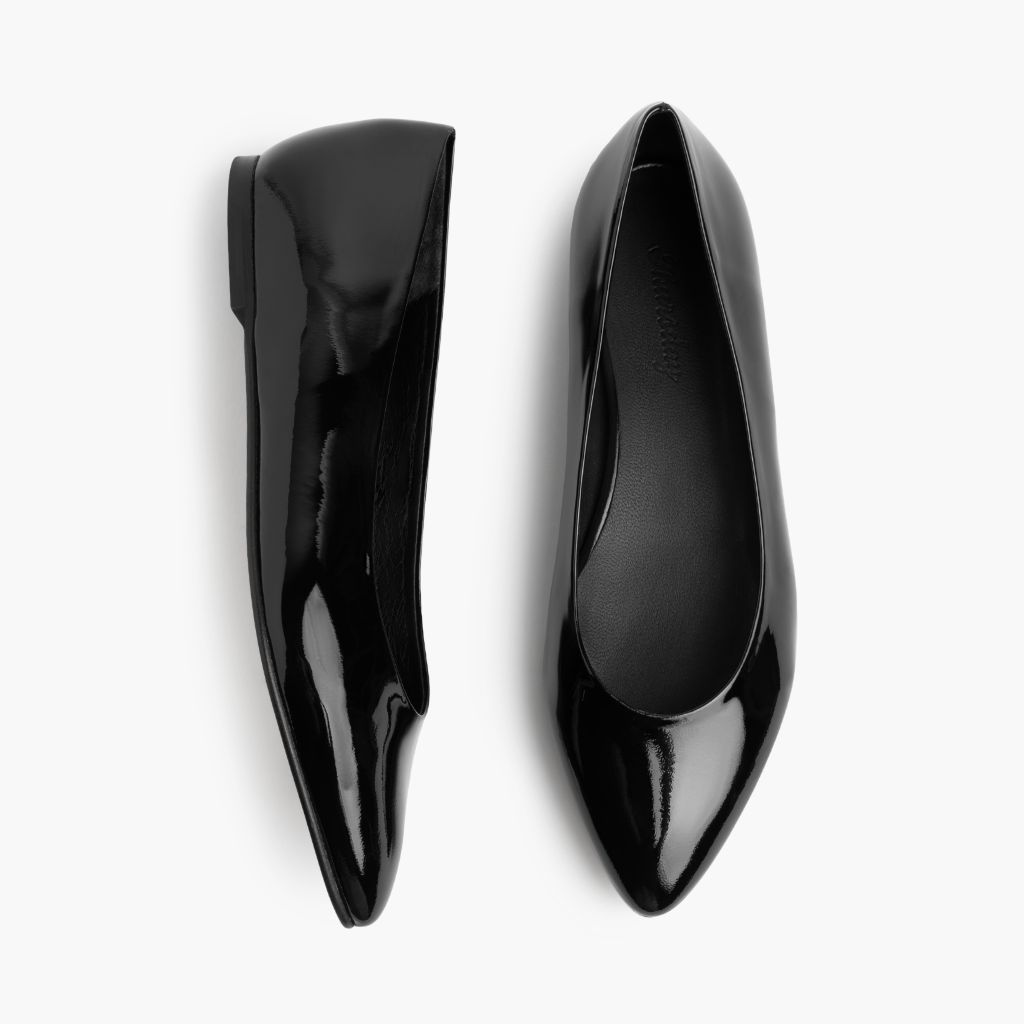 https://cdn.shopify.com/s/files/1/0419/1525/files/1024x1024-Womens-VivaBalletFlat-BlackPatent-050123-Flatlay1.jpg?v=1683580744