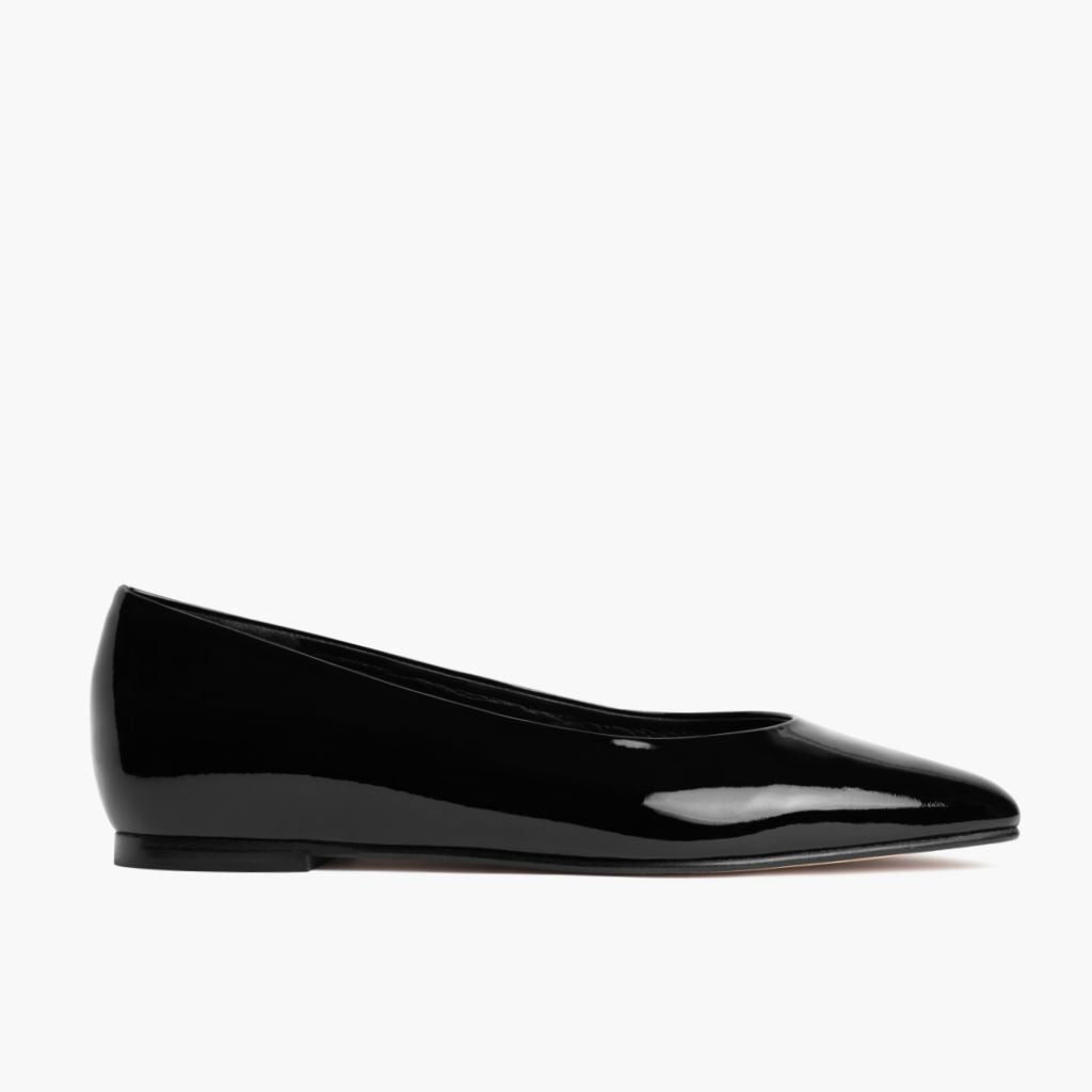 https://cdn.shopify.com/s/files/1/0419/1525/files/1024x1024-Womens-VivaBalletFlat-BlackPatent-050123-Side.jpg?v=1683580744