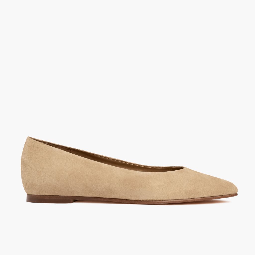 https://cdn.shopify.com/s/files/1/0419/1525/files/1024x1024-Womens-VivaBalletFlat-Camel-050123-Side.jpg?v=1683753710