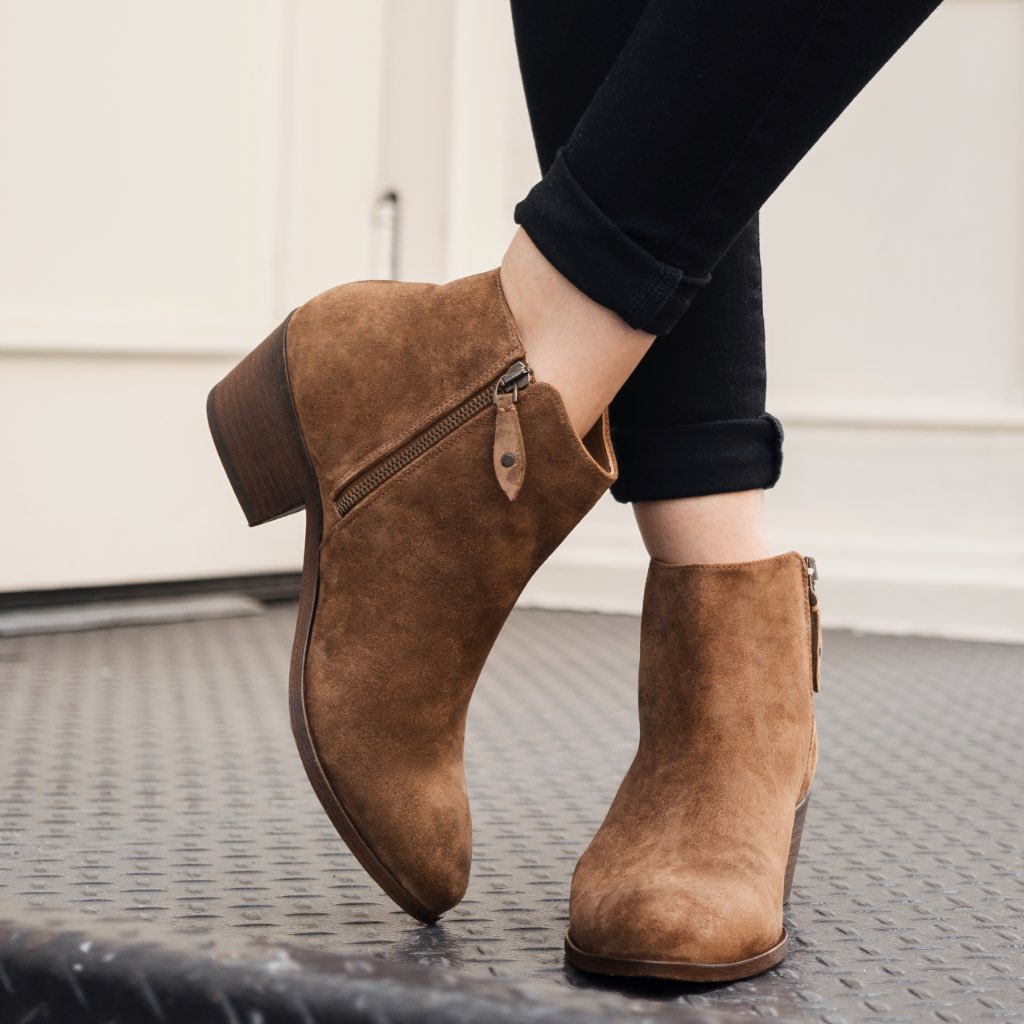 https://cdn.shopify.com/s/files/1/0419/1525/products/1024x1024-women-downtown-goldenbrown-061421-1.jpg?v=1623772519