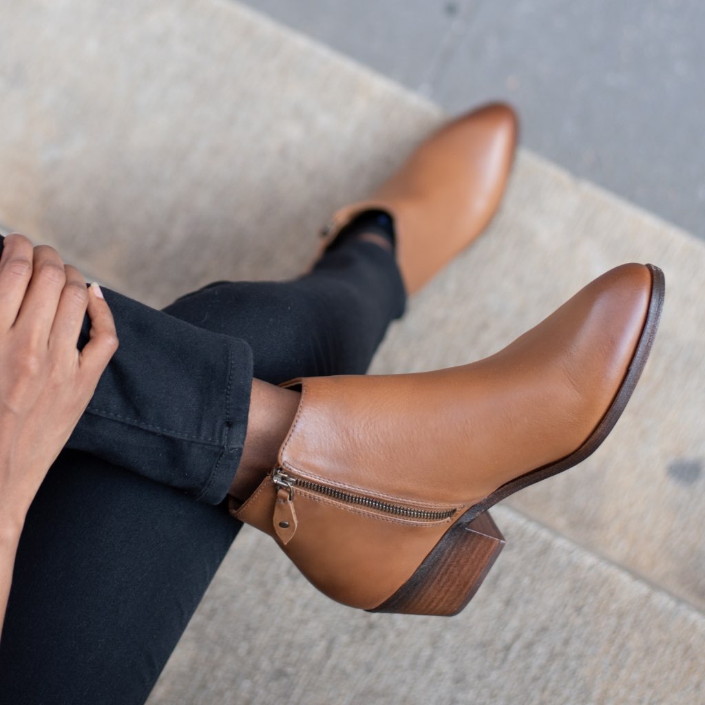 https://cdn.shopify.com/s/files/1/0419/1525/products/1024x1024-women-downtown-toffee-061421-3.jpg?v=1623772833