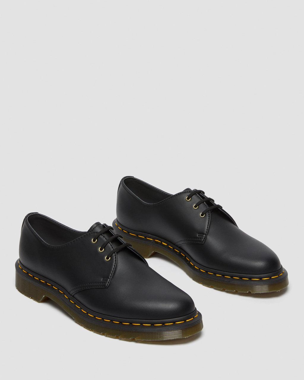https://cdn.media.amplience.net/i/drmartens/14046001.84.jpg
