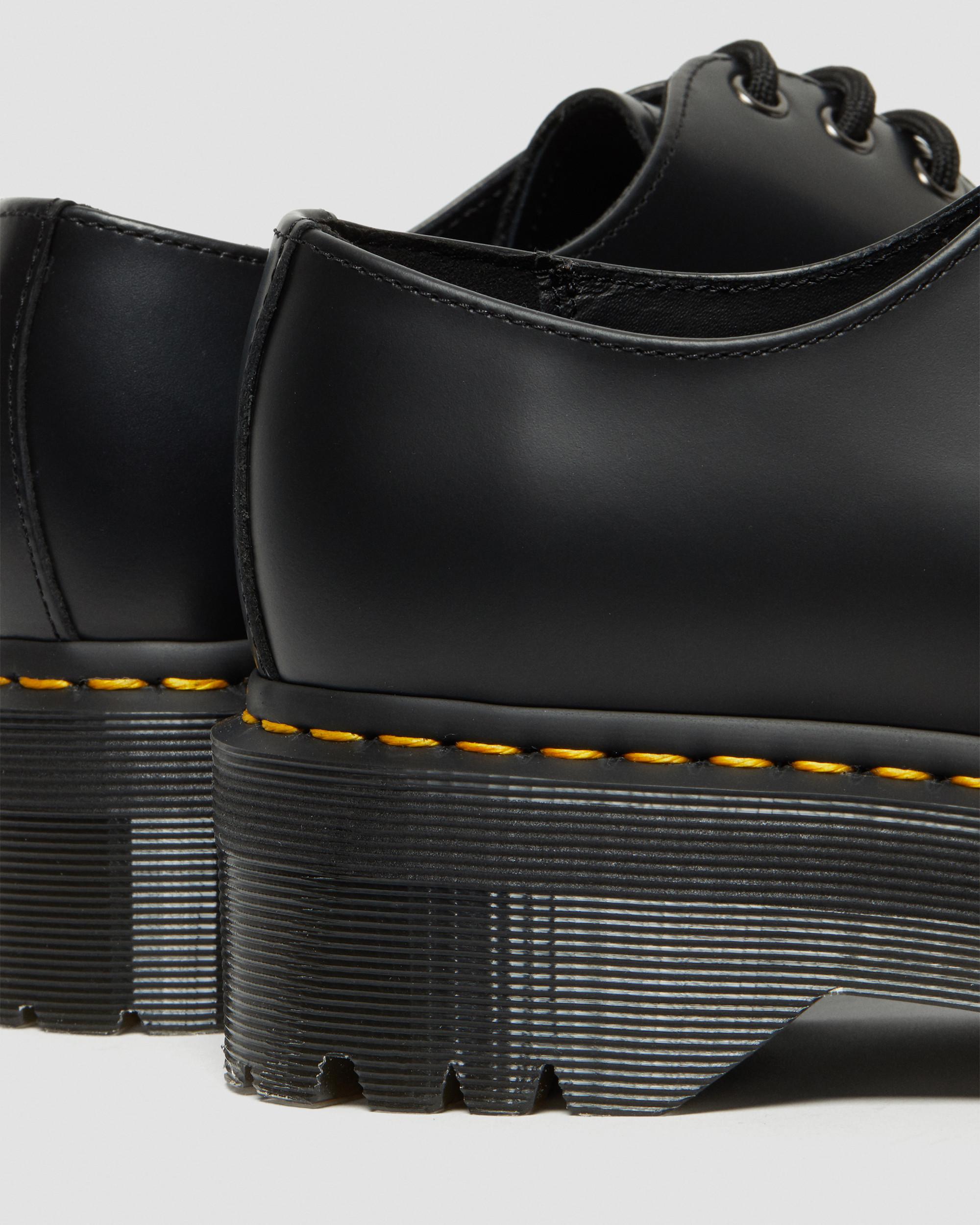 https://cdn.media.amplience.net/i/drmartens/25567001.89.jpg