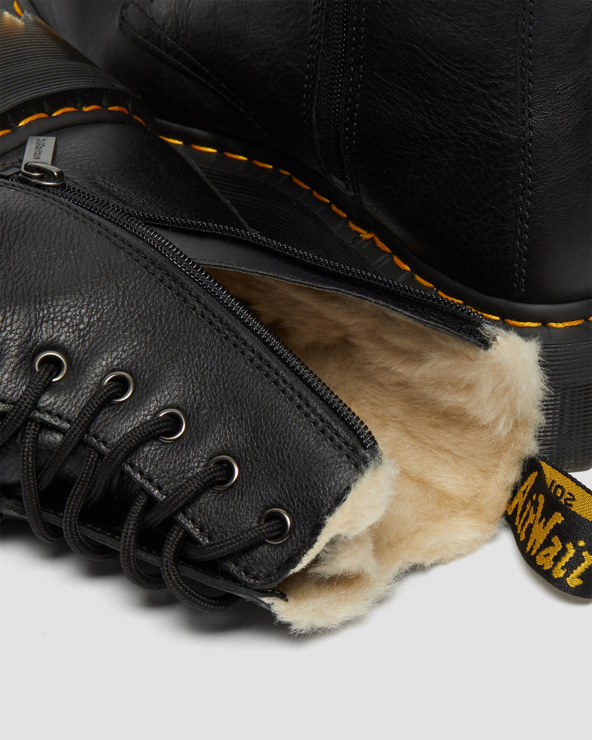 https://cdn.media.amplience.net/i/drmartens/25637001.82.jpg