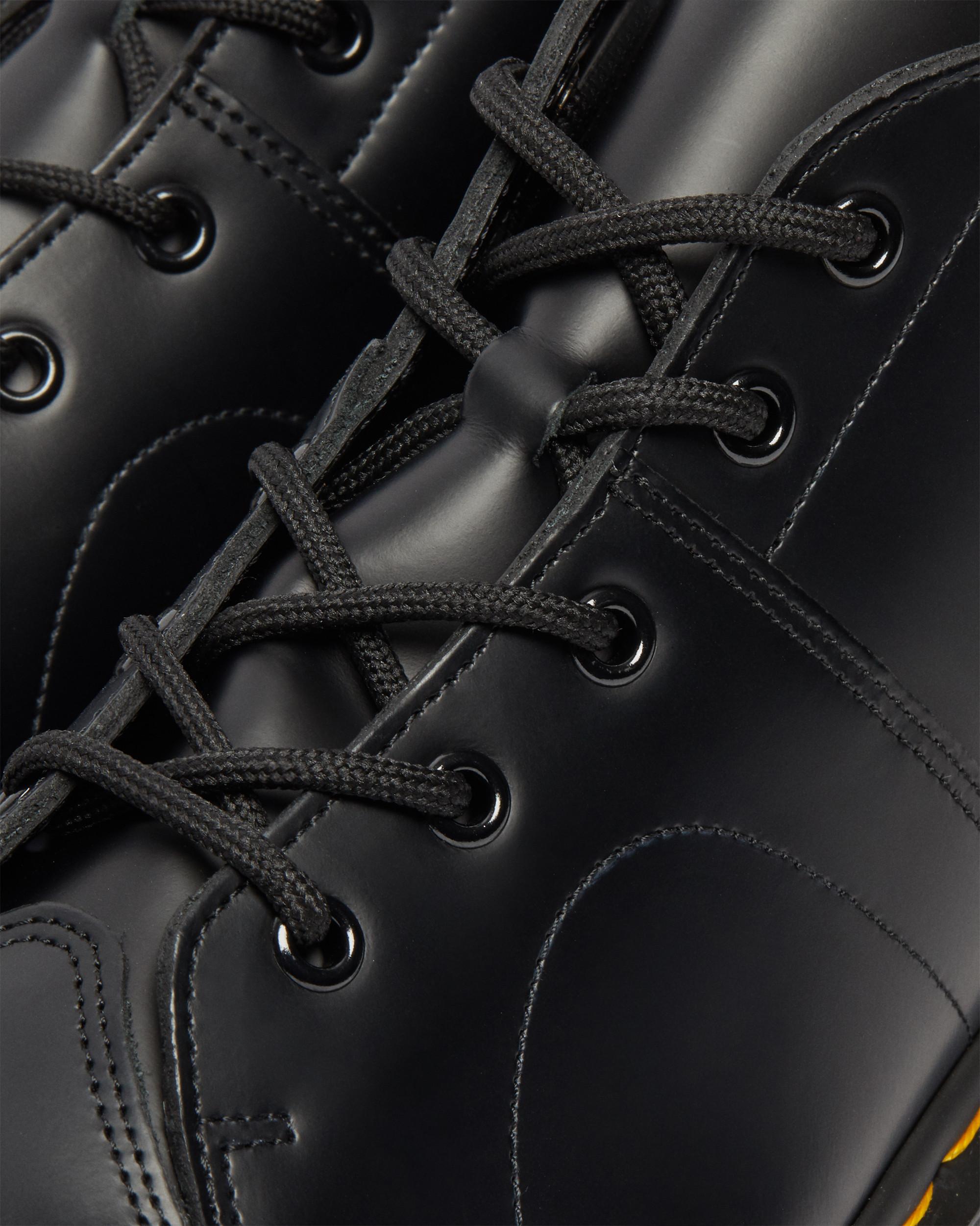 https://cdn.media.amplience.net/i/drmartens/26256001.86.jpg