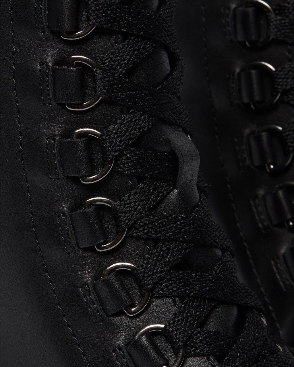 https://cdn.media.amplience.net/i/drmartens/26701001.82.jpg