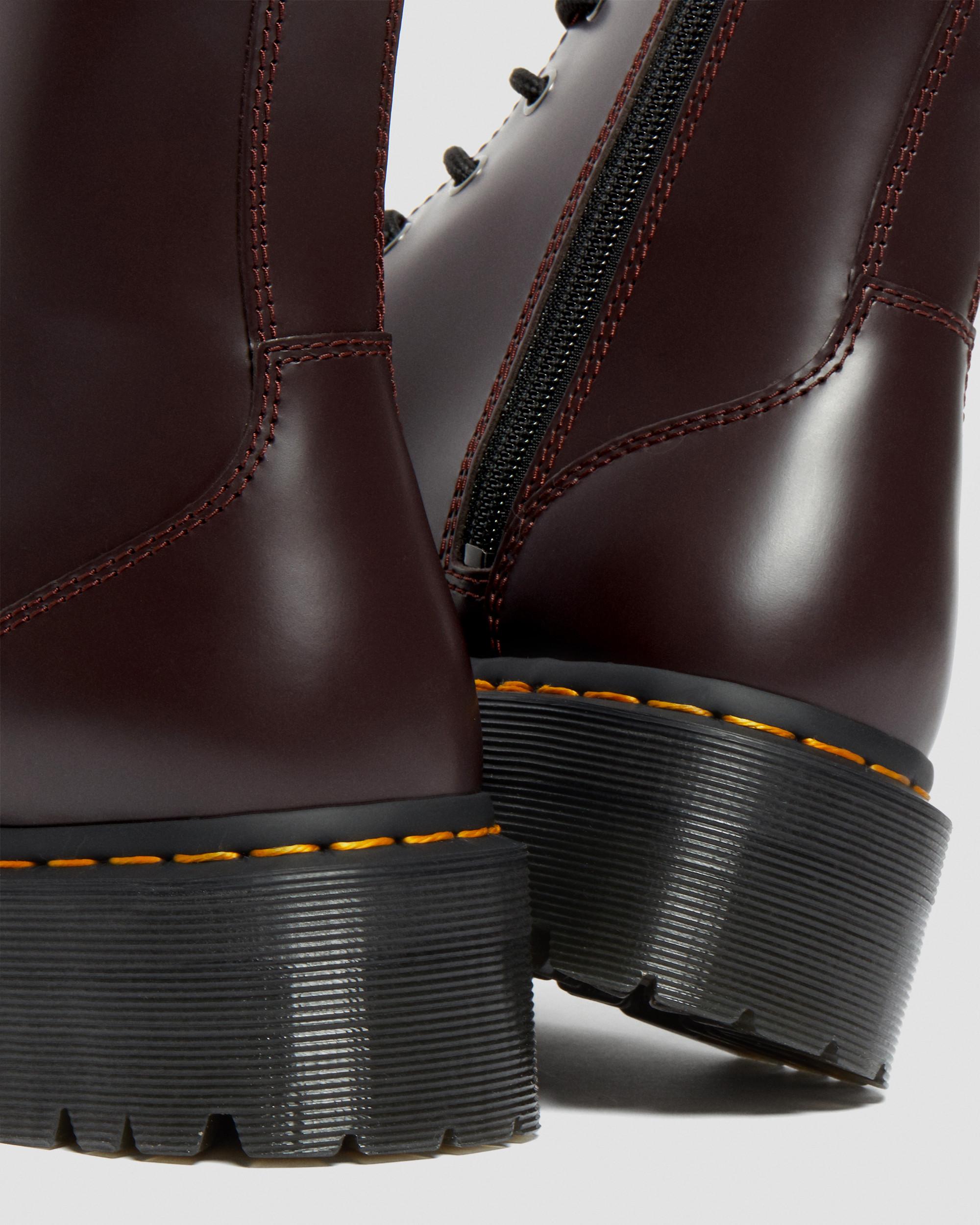 https://cdn.media.amplience.net/i/drmartens/27311626.86.jpg