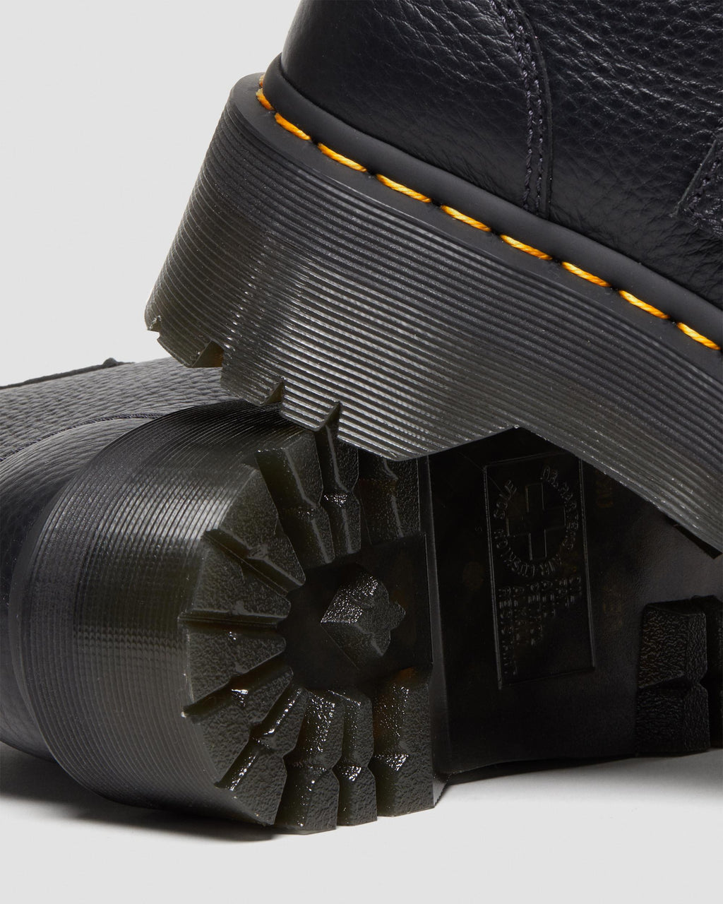 https://cdn.media.amplience.net/i/drmartens/27642001.86.jpg