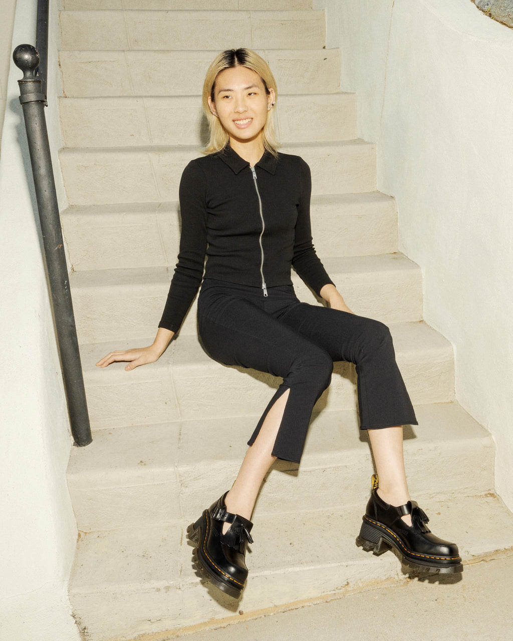 https://cdn.media.amplience.net/i/drmartens/31494001.85.jpg