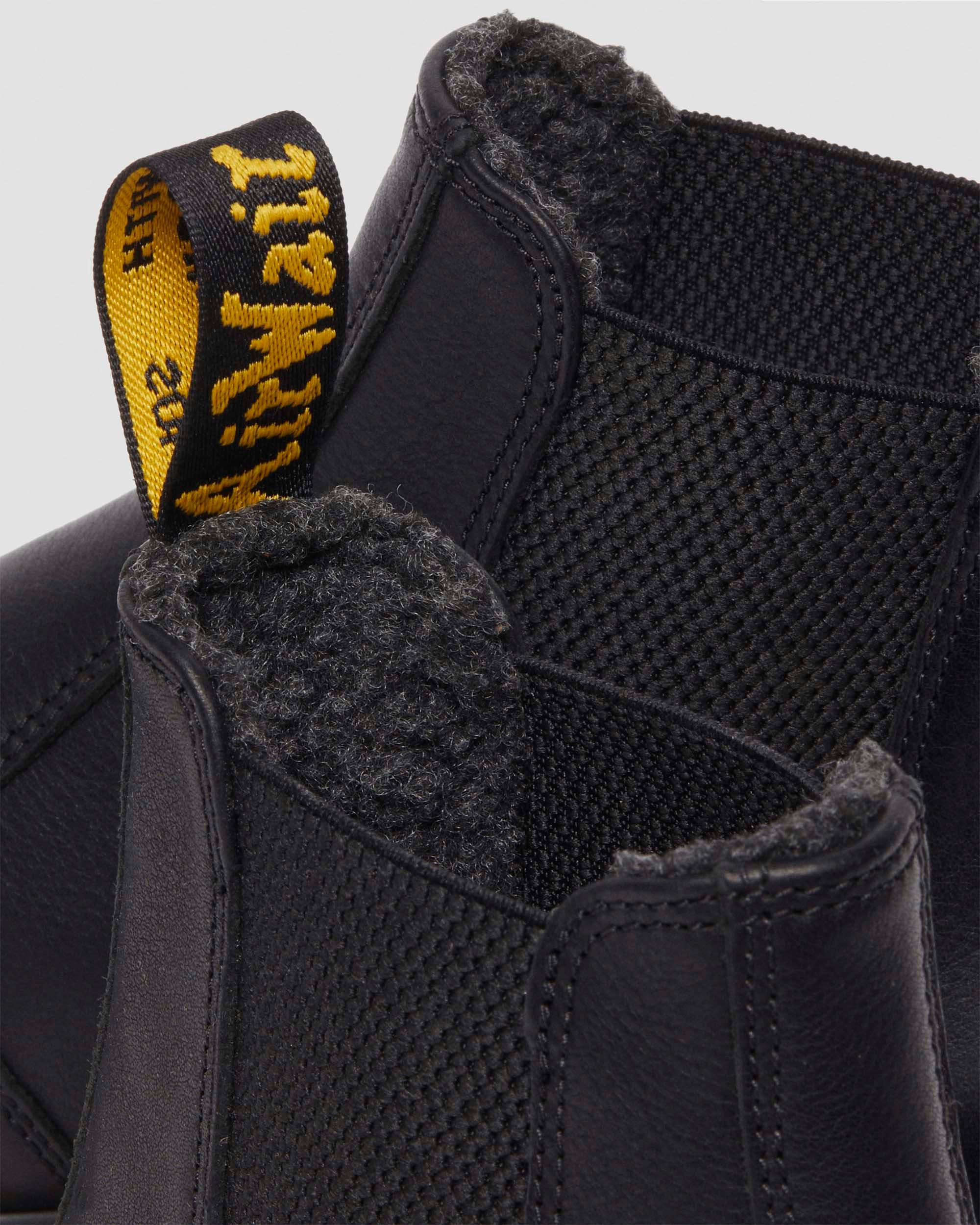 https://cdn.media.amplience.net/i/drmartens/31874001.82.jpg