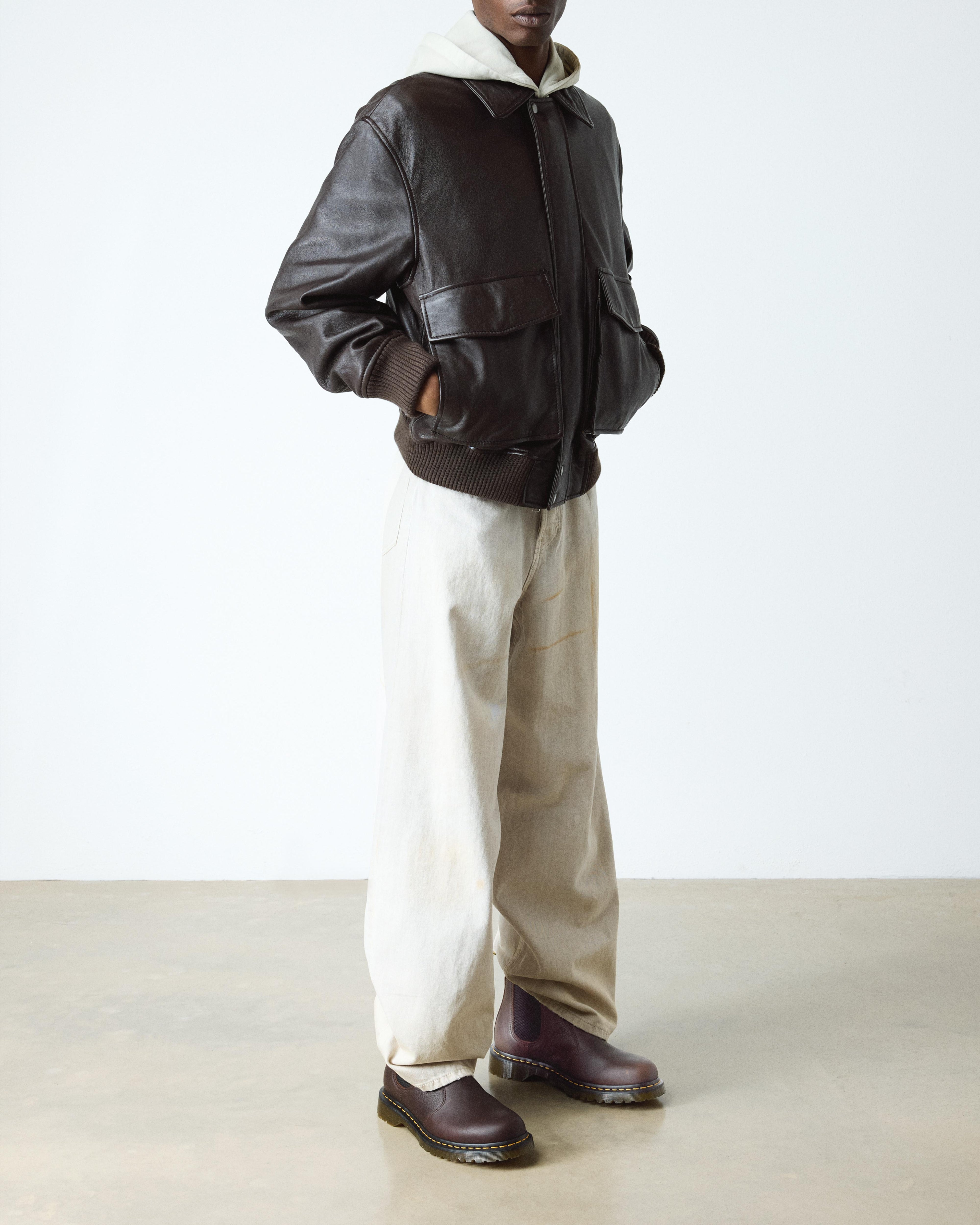 https://cdn.media.amplience.net/i/drmartens/31874200.81.jpg