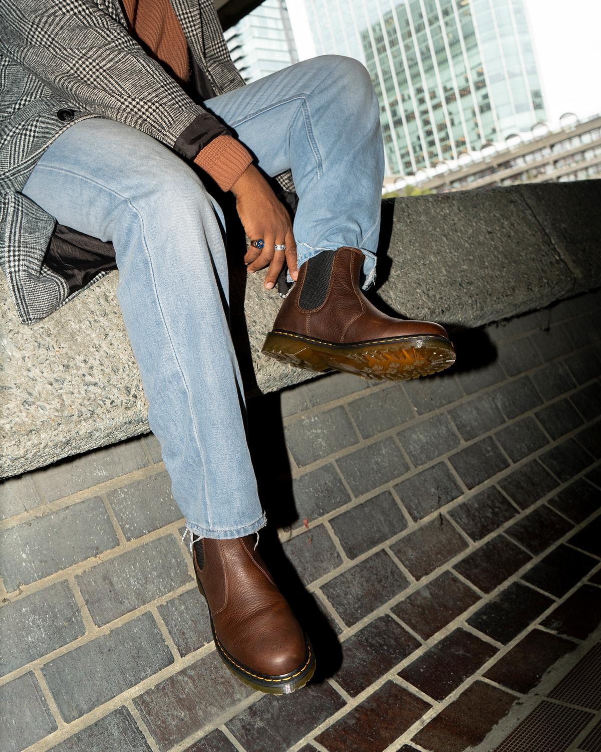 https://cdn.media.amplience.net/i/drmartens/31874200.83.jpg