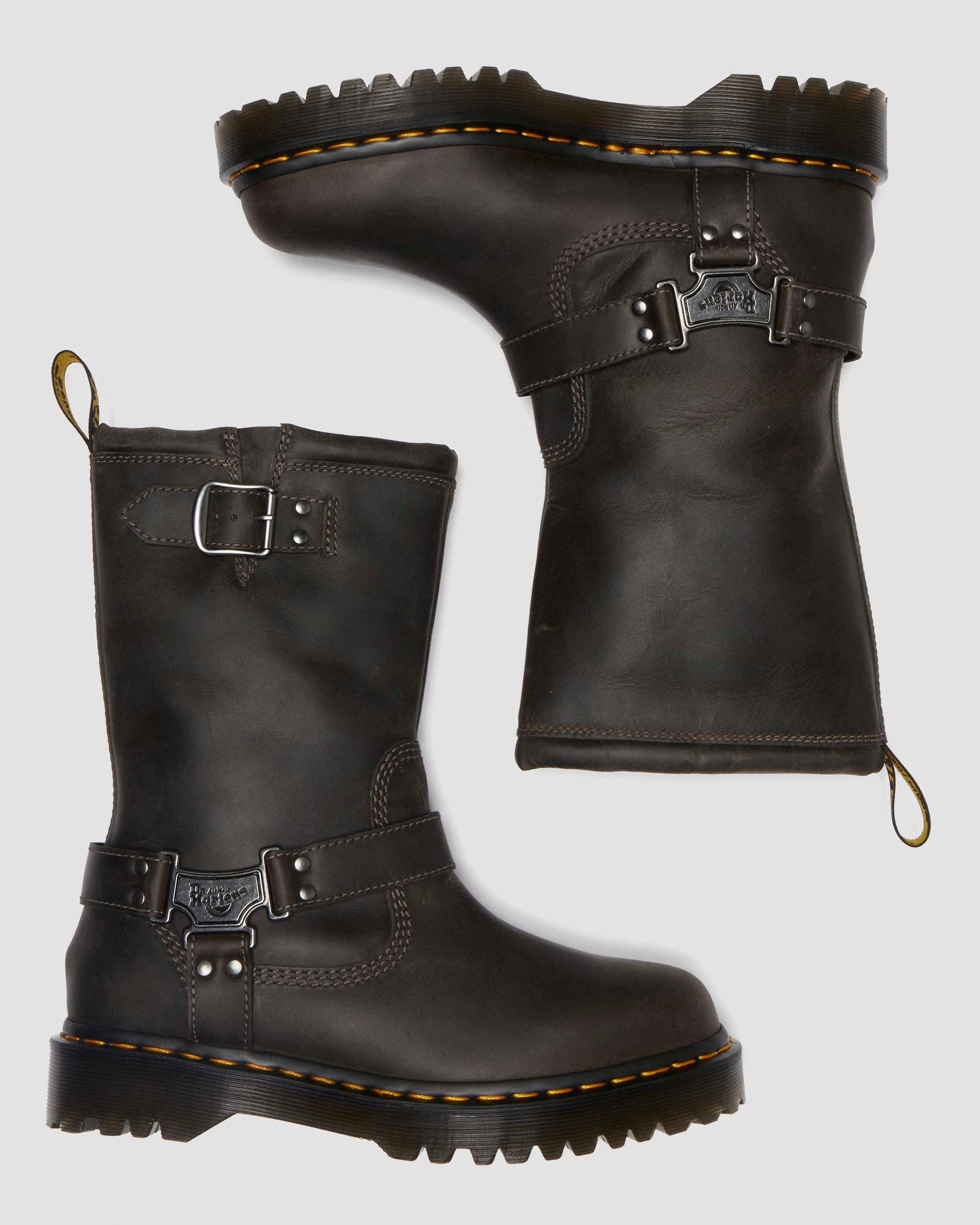 https://cdn.media.amplience.net/i/drmartens/31901057.89.jpg
