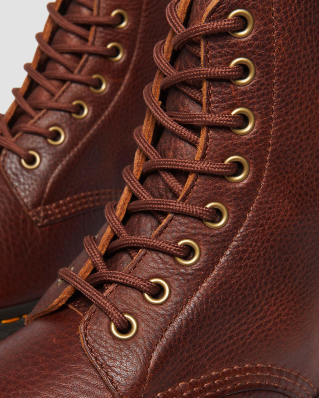 https://cdn.media.amplience.net/i/drmartens/31976253.82.jpg