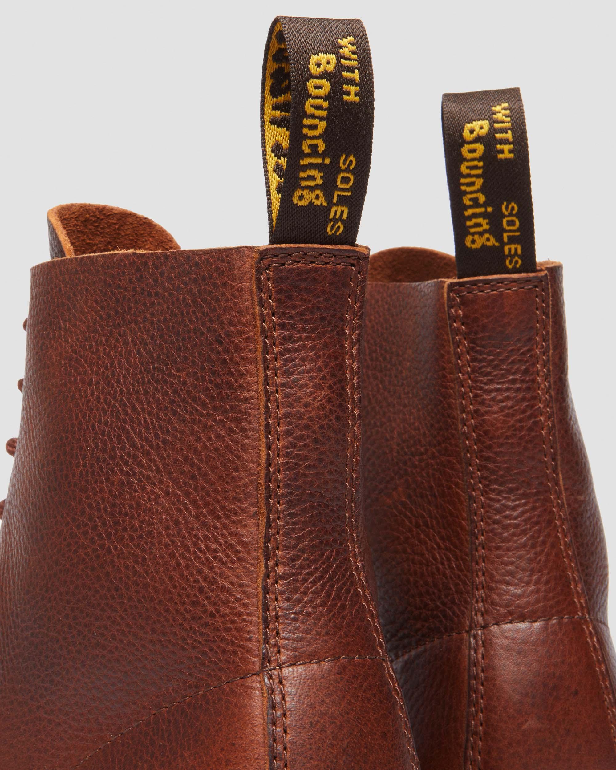 https://cdn.media.amplience.net/i/drmartens/31976253.87.jpg