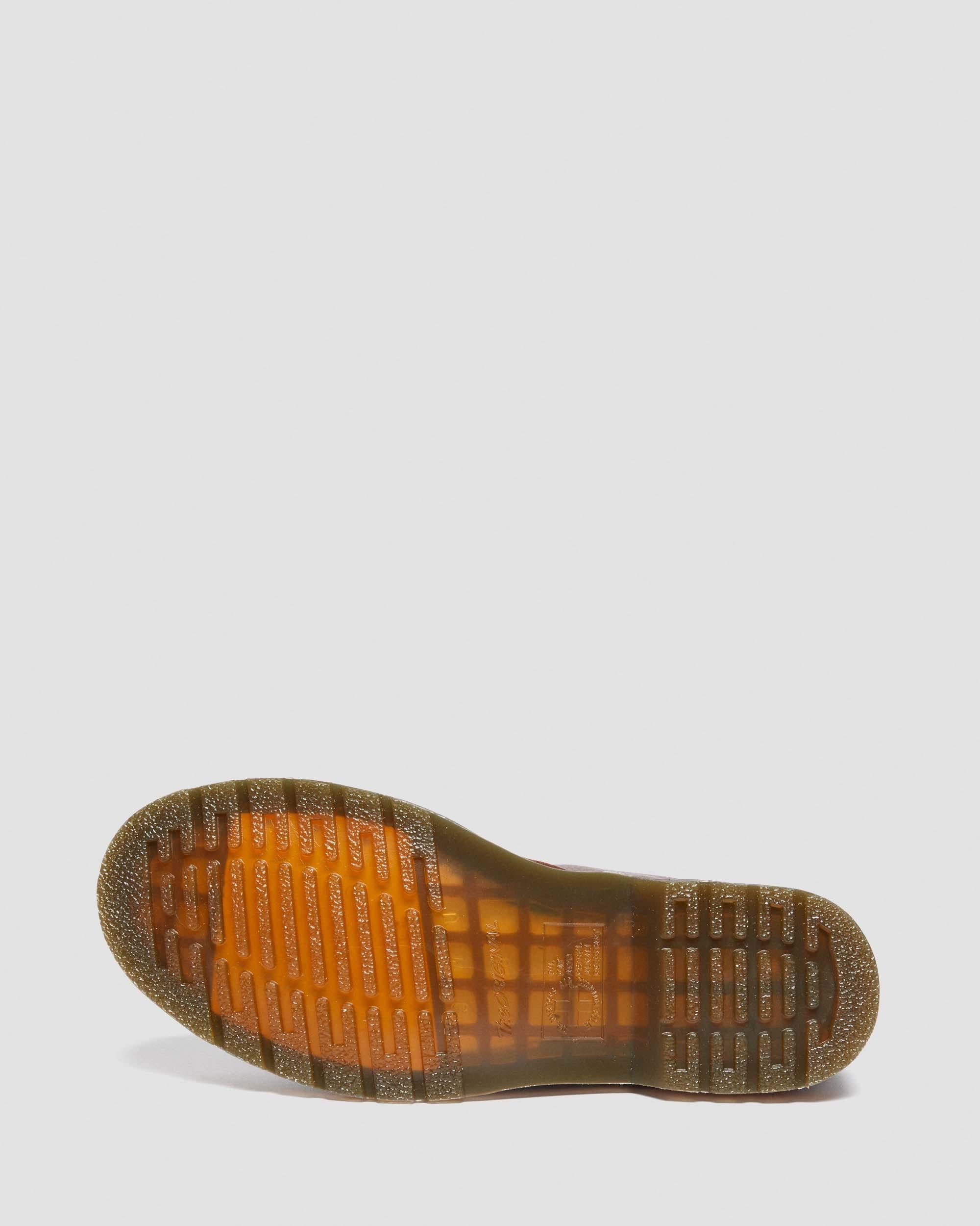 https://cdn.media.amplience.net/i/drmartens/31976253.88.jpg