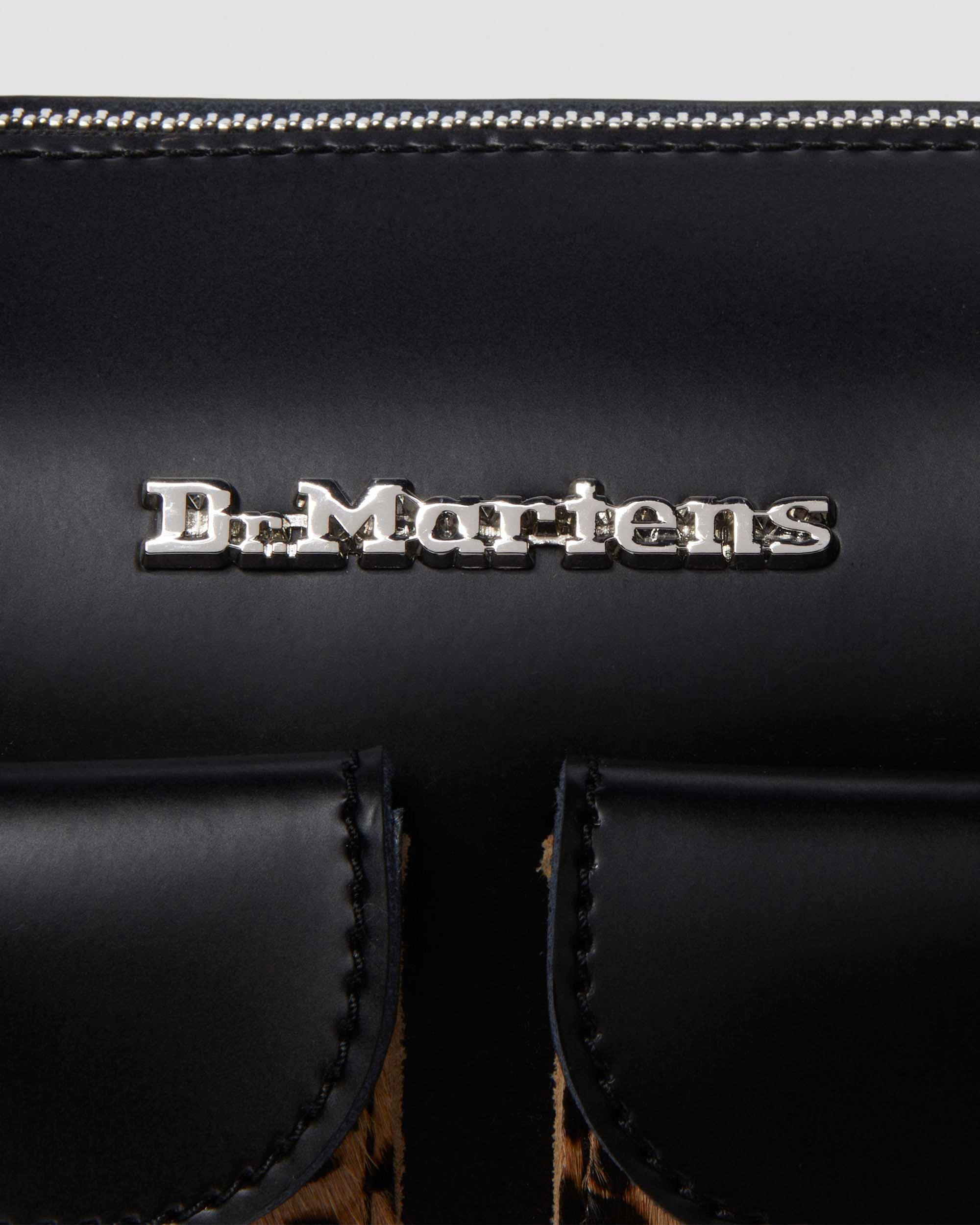 https://cdn.media.amplience.net/i/drmartens/41081001.84.jpg
