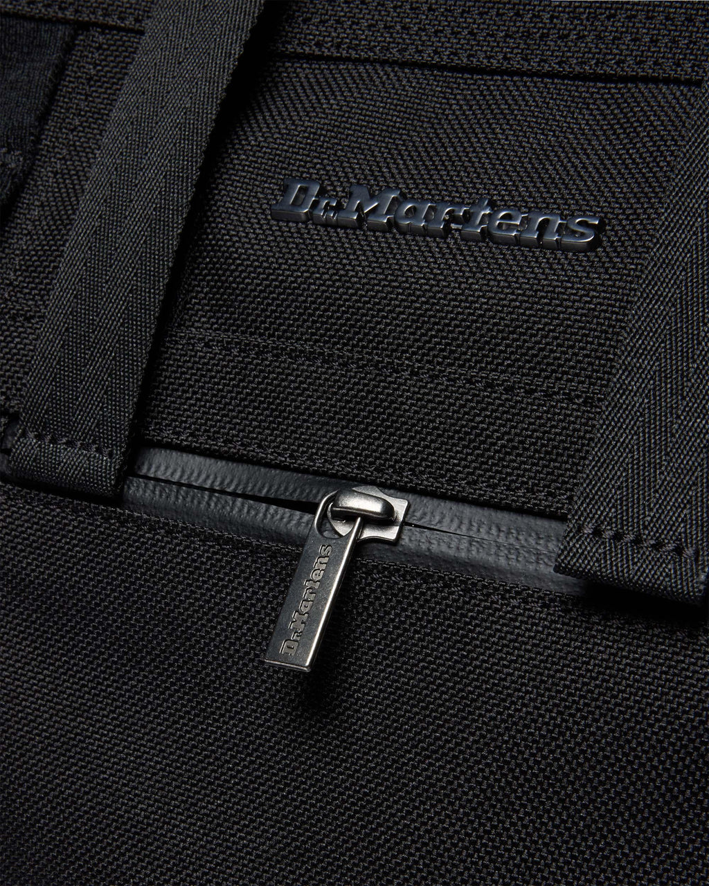 https://cdn.media.amplience.net/i/drmartens/41763001.84.jpg
